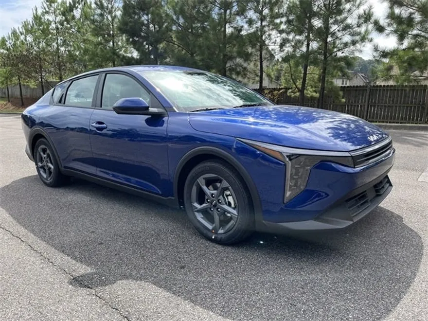 2025 Kia K4 LXS photo 1