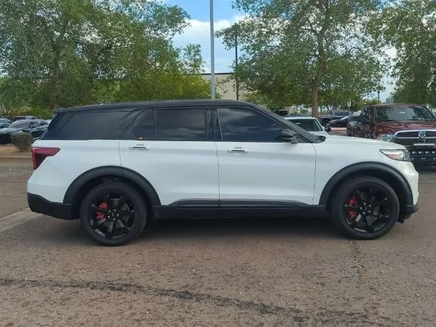 2021 Ford Explorer ST photo 1