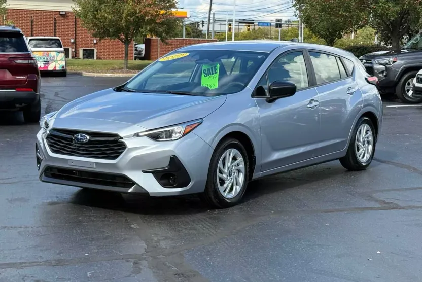 2025 Subaru Impreza Base photo 1