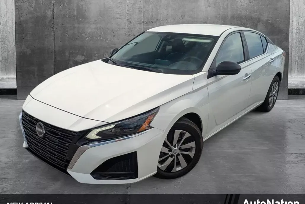 2025 Nissan Altima S photo 1