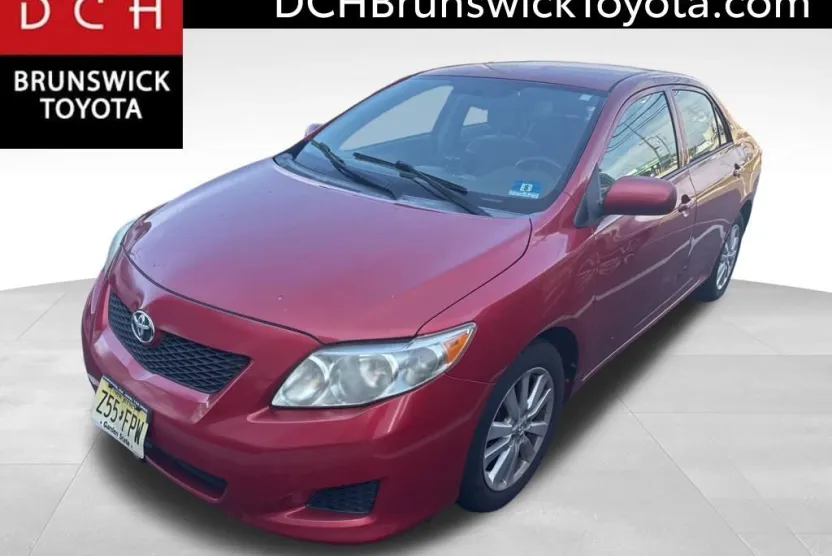2010 Toyota Corolla LE photo 1