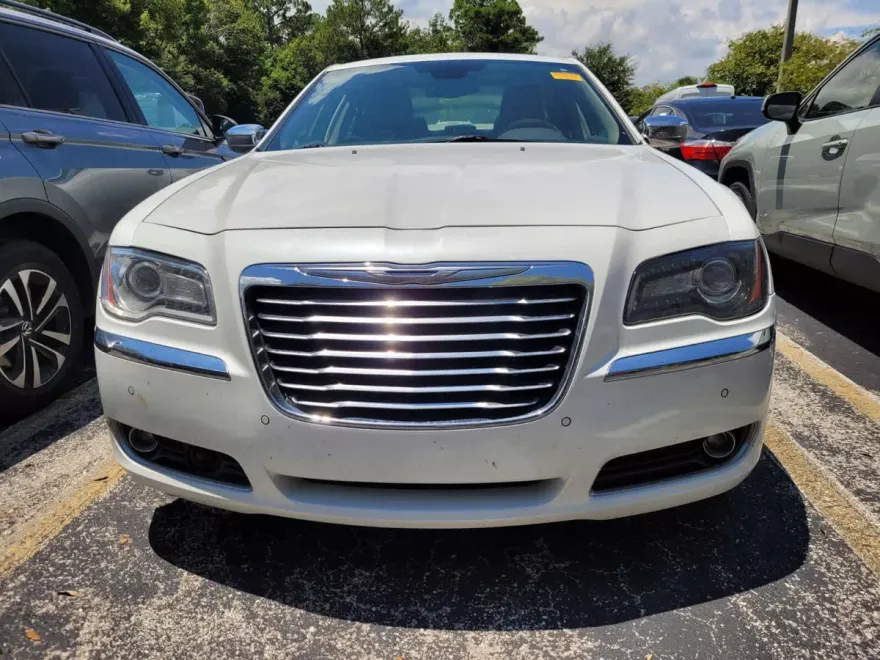 2012 Chrysler 300 Limited photo 1