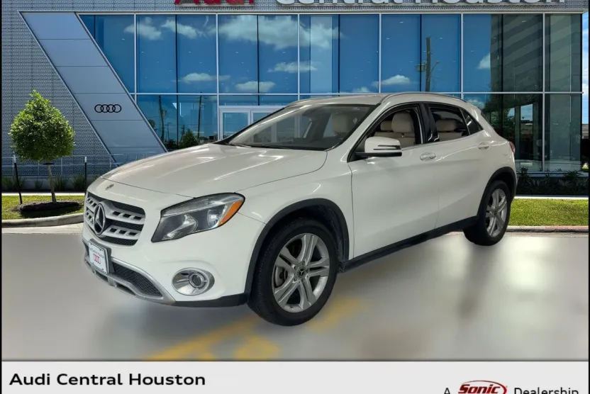 2018 Mercedes Benz GLA 250 photo 1