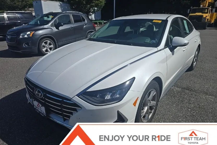 2022 Hyundai Sonata SE photo 1