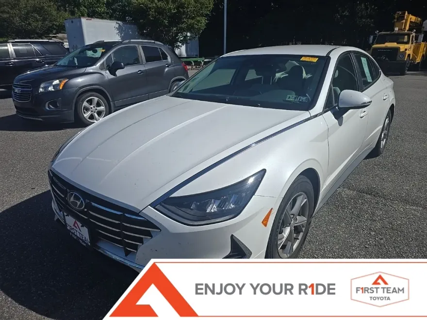 2022 Hyundai Sonata SE photo 1