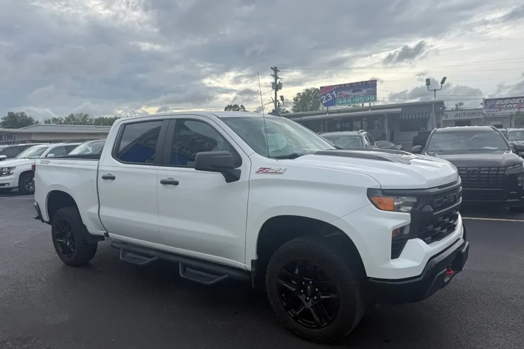 2023 Chevrolet Silverado 1500 Trail Boss Custom photo 1