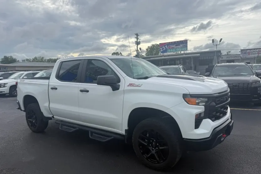 2023 Chevrolet Silverado 1500 Trail Boss Custom photo 1