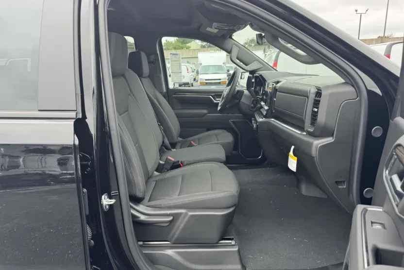 2026 Chevrolet Silverado 1500 LT photo 1