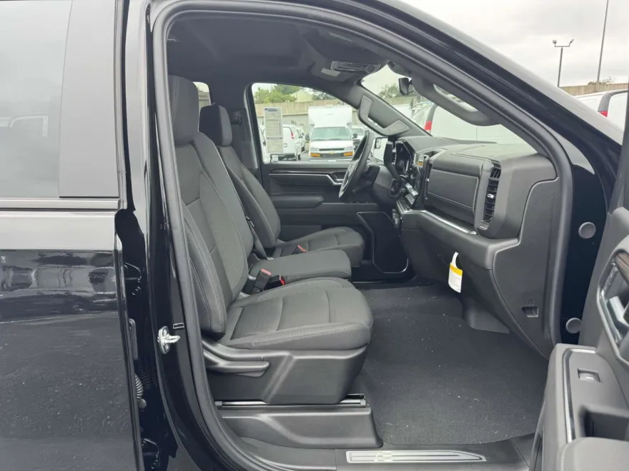 2026 Chevrolet Silverado 1500 LT photo 1