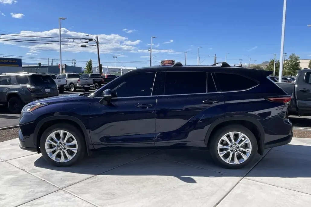 2024 Toyota Highlander Limited photo 1