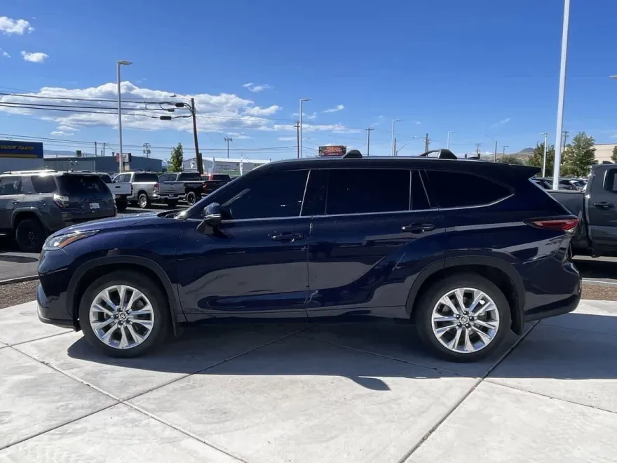 2024 Toyota Highlander Limited photo 1