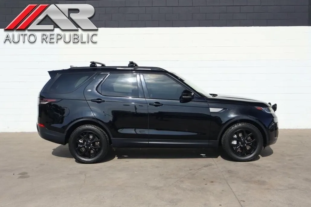 2019 Land Rover Discovery SE photo 1