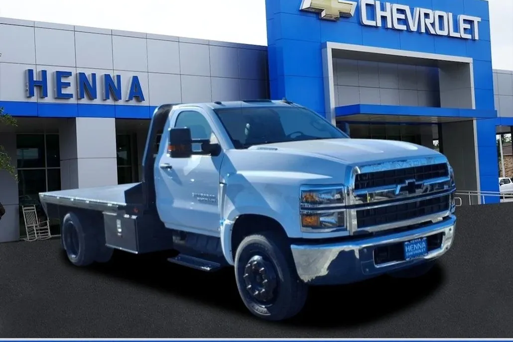 2023 Chevrolet Silverado 5500HD Work Truck photo 1