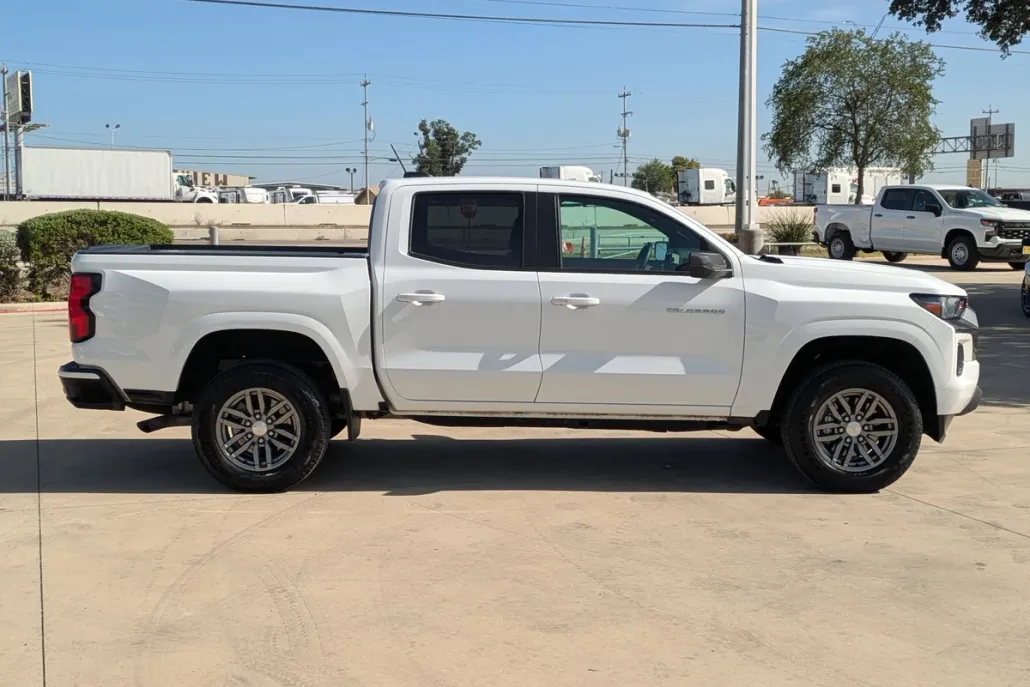 2023 Chevrolet Colorado LT photo 1