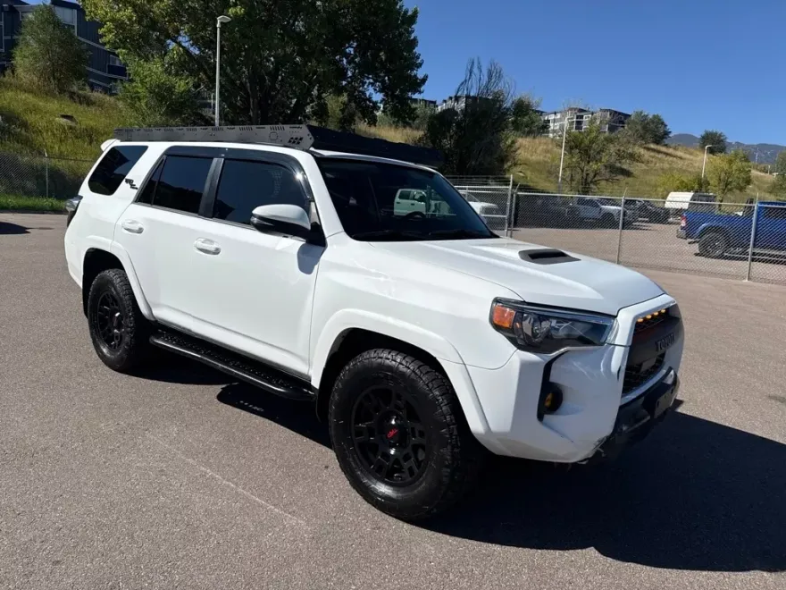 2024 Toyota 4Runner TRD Off-Road Premium photo 1