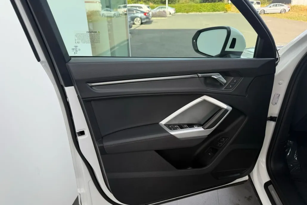 2023 Audi Q3 S line Premium photo 1