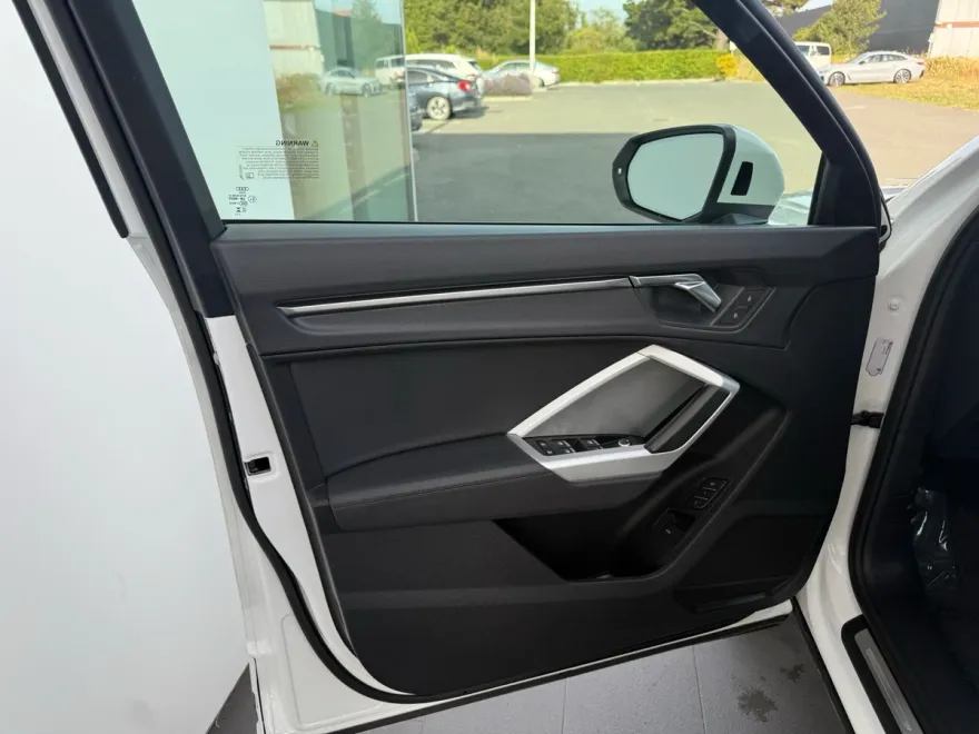 2023 Audi Q3 S line Premium photo 1