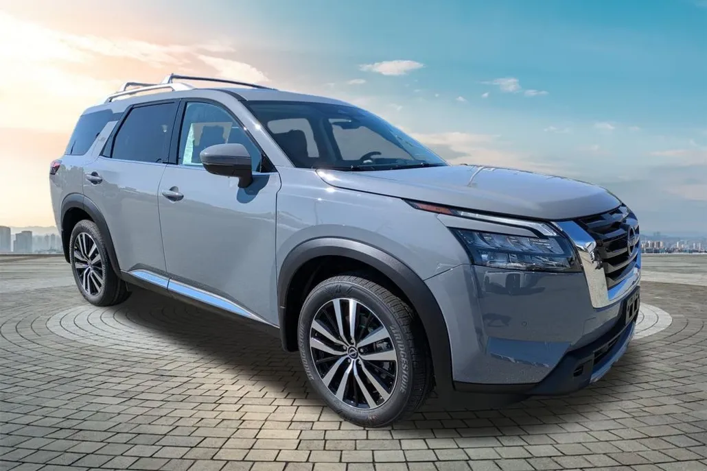 2025 Nissan Pathfinder Platinum photo 1