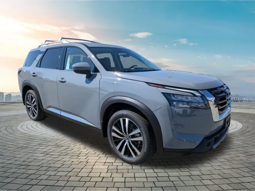 2025 Nissan Pathfinder Platinum photo 1