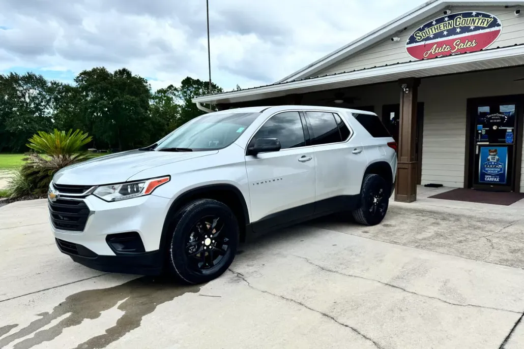 2021 Chevrolet Traverse LS photo 1