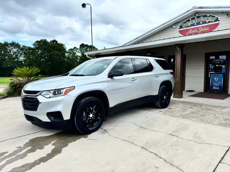 2021 Chevrolet Traverse LS photo 1