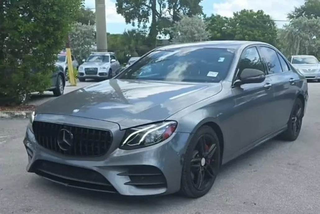 2017 Mercedes Benz E 300 photo 1