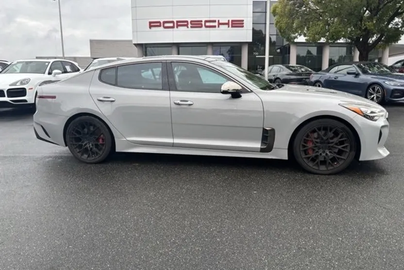2018 Kia Stinger GT2 photo 1