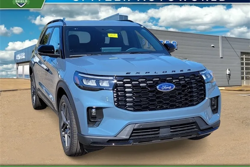 2025 Ford Explorer ST-Line photo 1