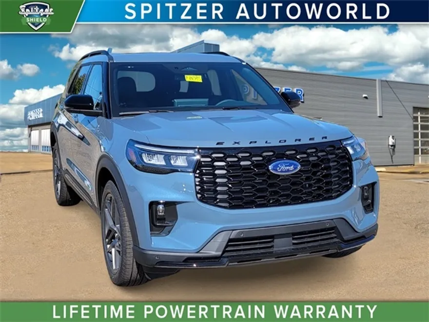 2025 Ford Explorer ST-Line photo 1