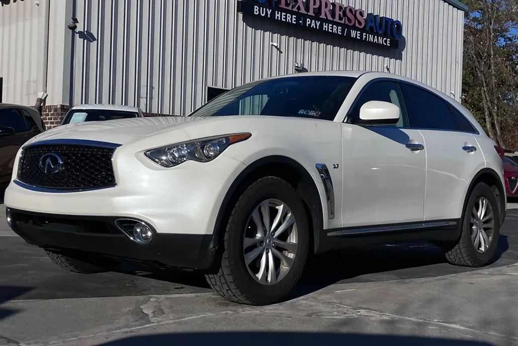2017 Infiniti QX70 photo 1