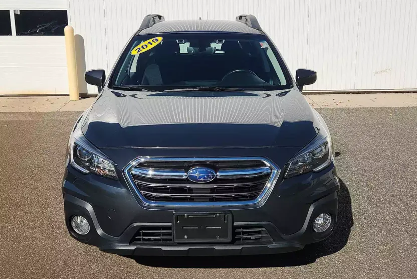 2019 Subaru Outback Premium 2.5i photo 1