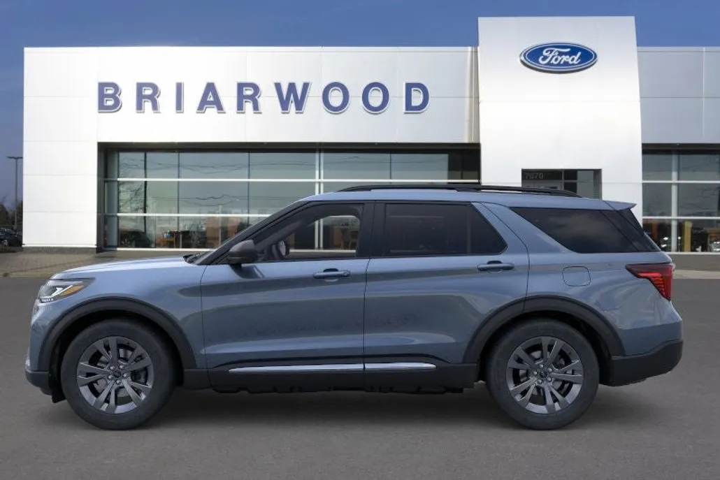 2025 Ford Explorer photo 1
