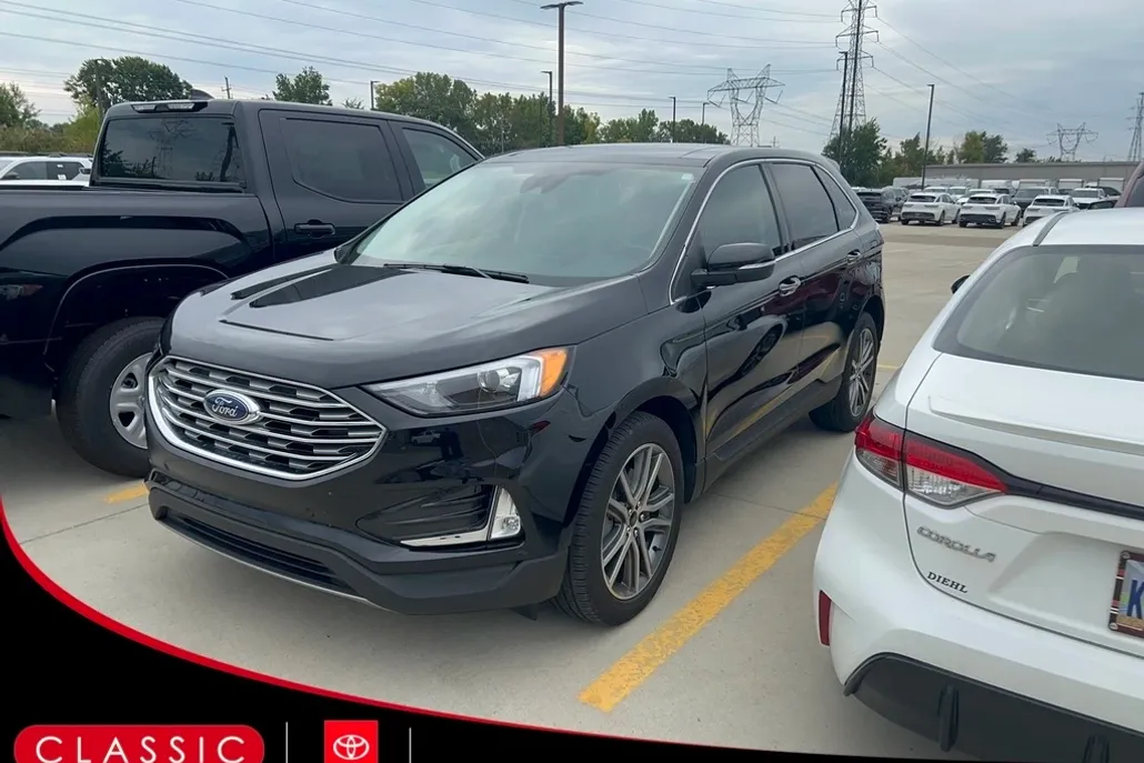 2023 Ford Edge Titanium photo 1