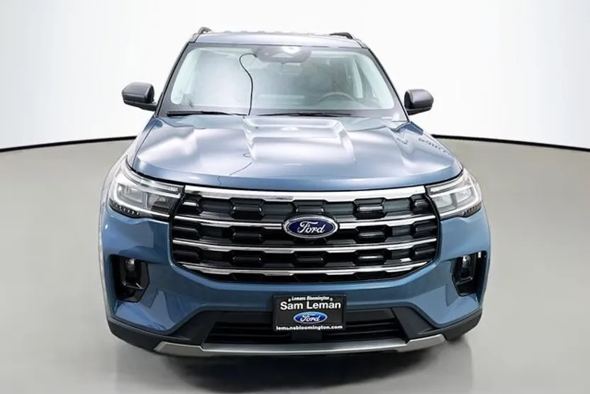 2025 Ford Explorer photo 1