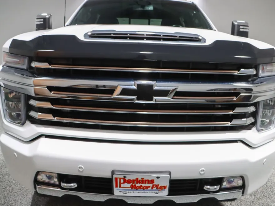 2023 Chevrolet Silverado High Country photo 1