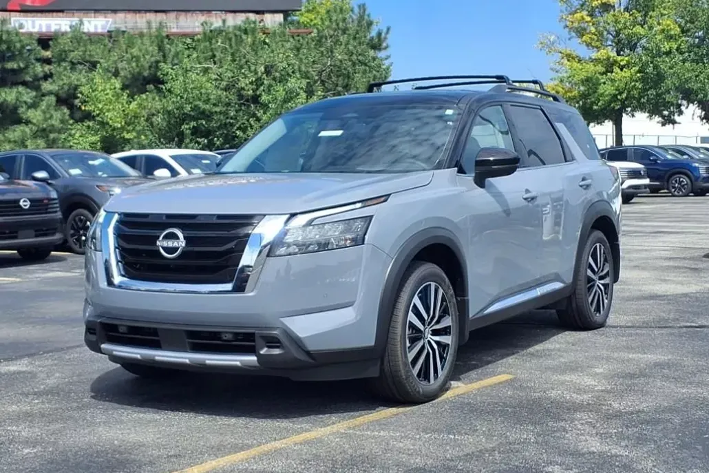 2025 Nissan Pathfinder Platinum photo 1