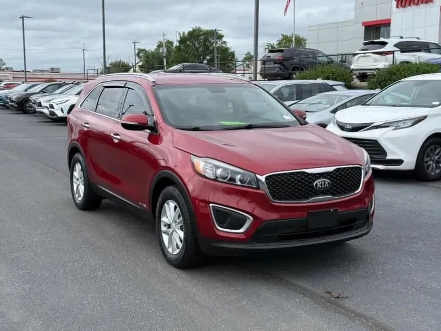 2017 Kia Sorento LX V6 photo 1