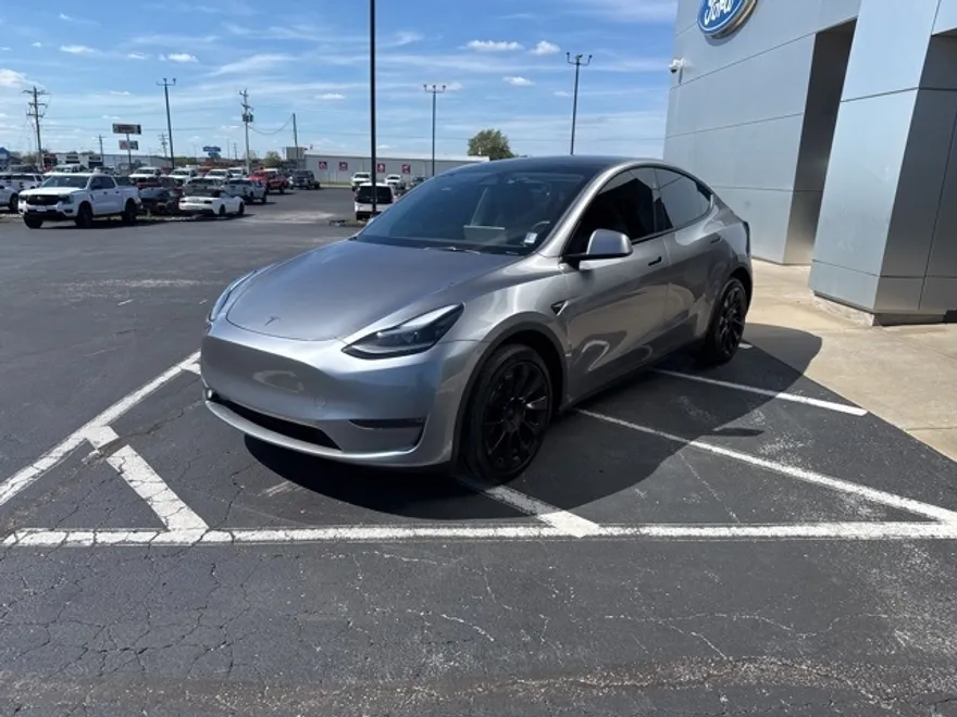 2024 Tesla Model Y Long Range photo 1