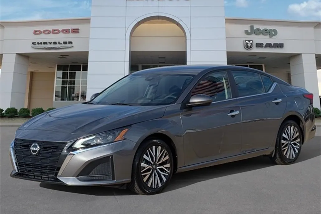 2023 Nissan Altima 2.5 SV photo 1