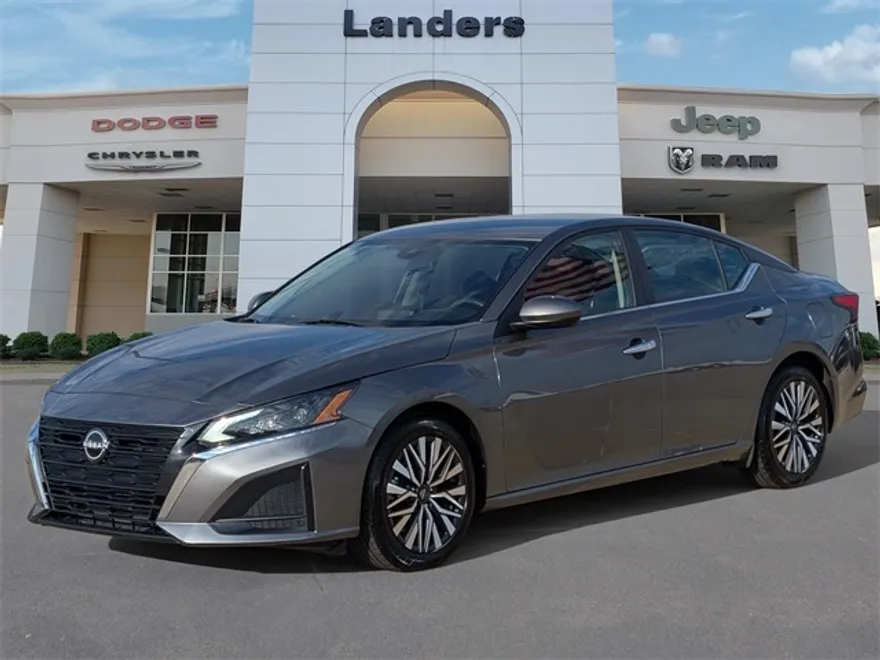 2023 Nissan Altima 2.5 SV photo 1