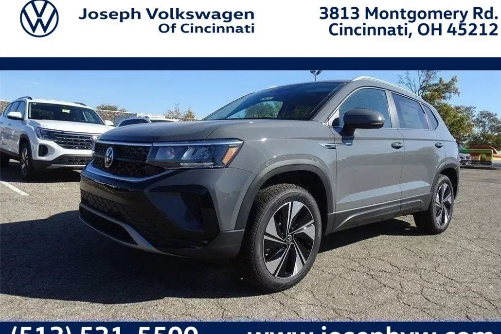 2024 Volkswagen Taos SE photo 1