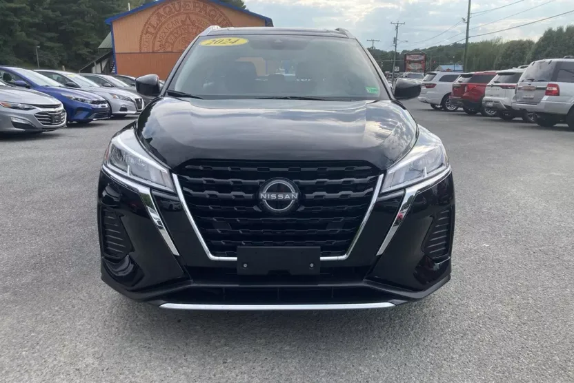 2024 Nissan Kicks SV photo 1