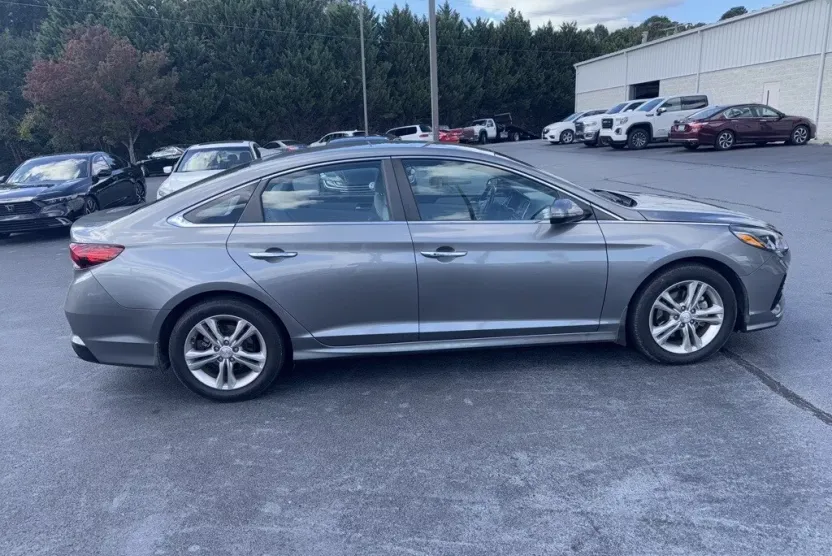 2018 Hyundai Sonata SEL photo 1