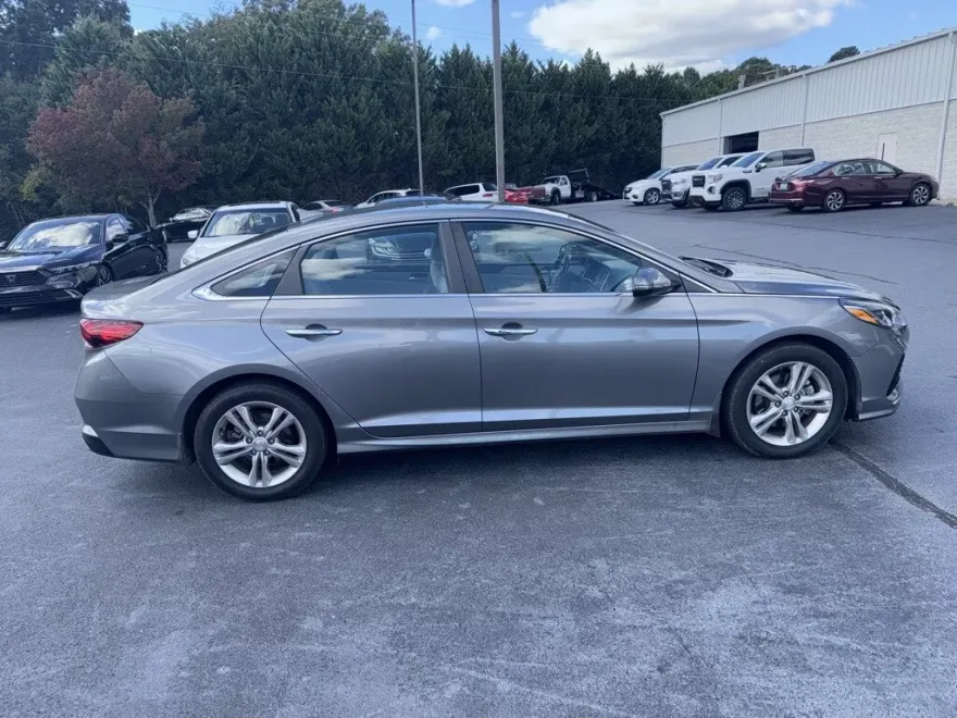 2018 Hyundai Sonata SEL photo 1