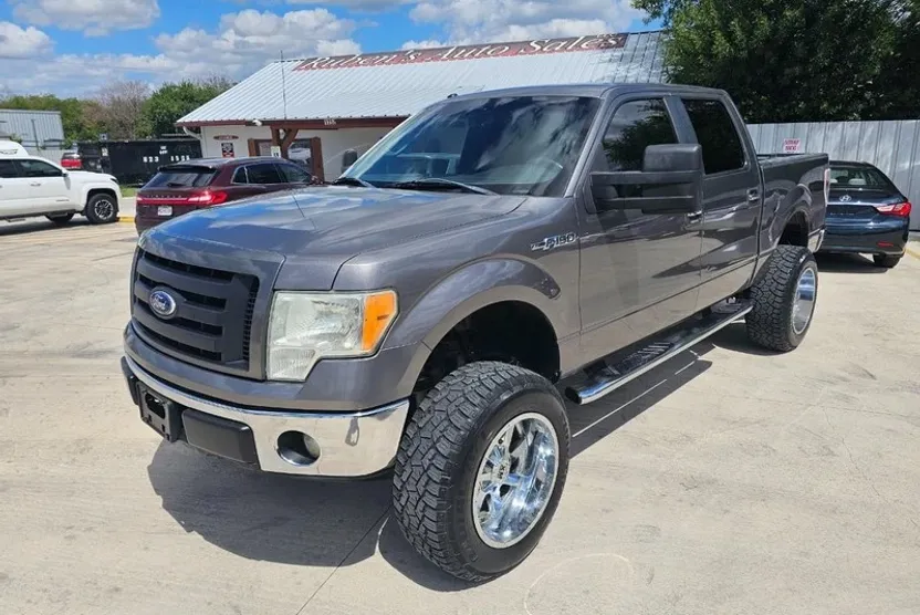 2011 Ford F-150 XLT photo 1