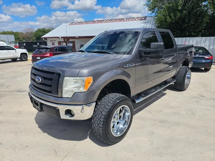 2011 Ford F-150 XLT photo 1