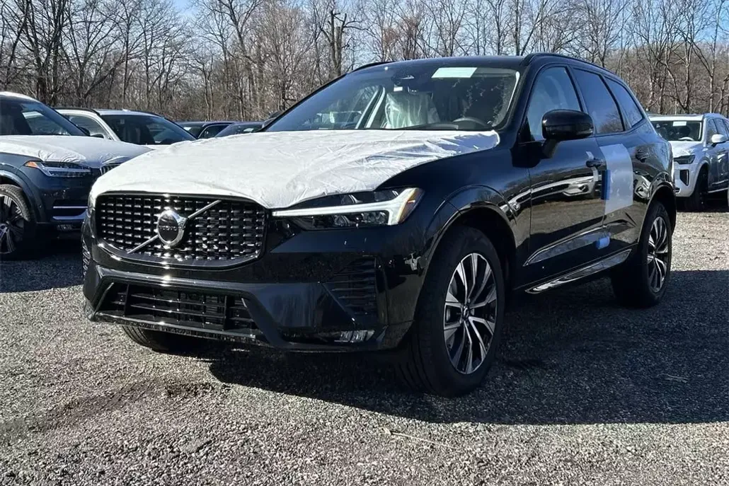2025 Volvo XC60 B5 Core photo 1