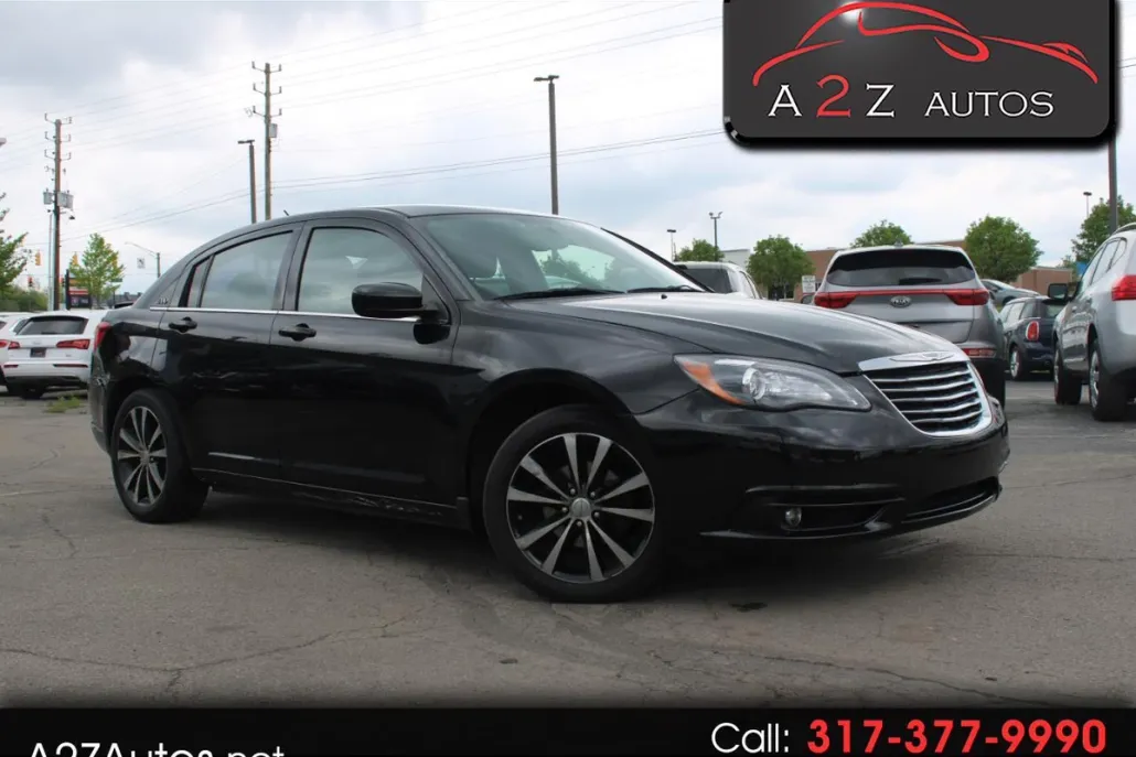 2013 Chrysler 200 Touring photo 1
