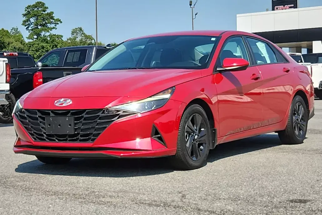 2023 Hyundai Elantra SEL photo 1