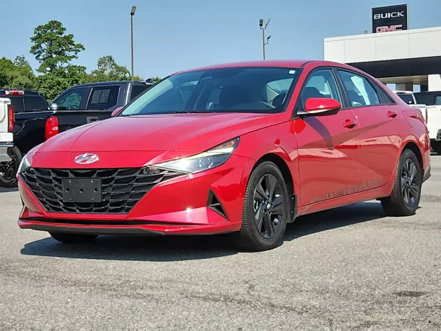2023 Hyundai Elantra SEL photo 1